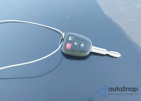 2018 Toyota Corolla Le z USA, uszkodzony, nr VIN 5YFBURHE2JP788241